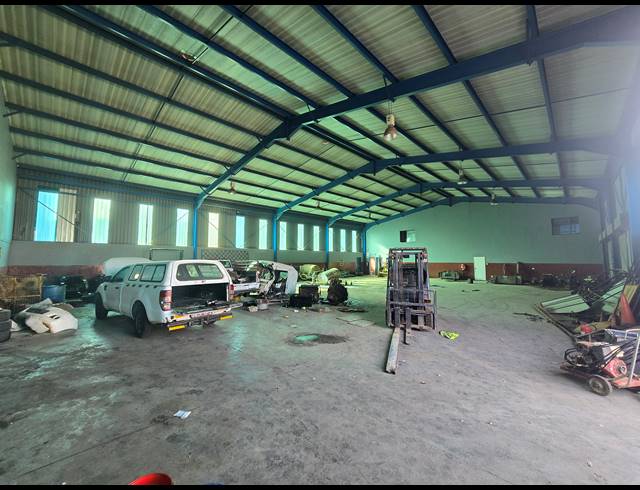 1,900M² FACTORY TO LET IN MOREHILL